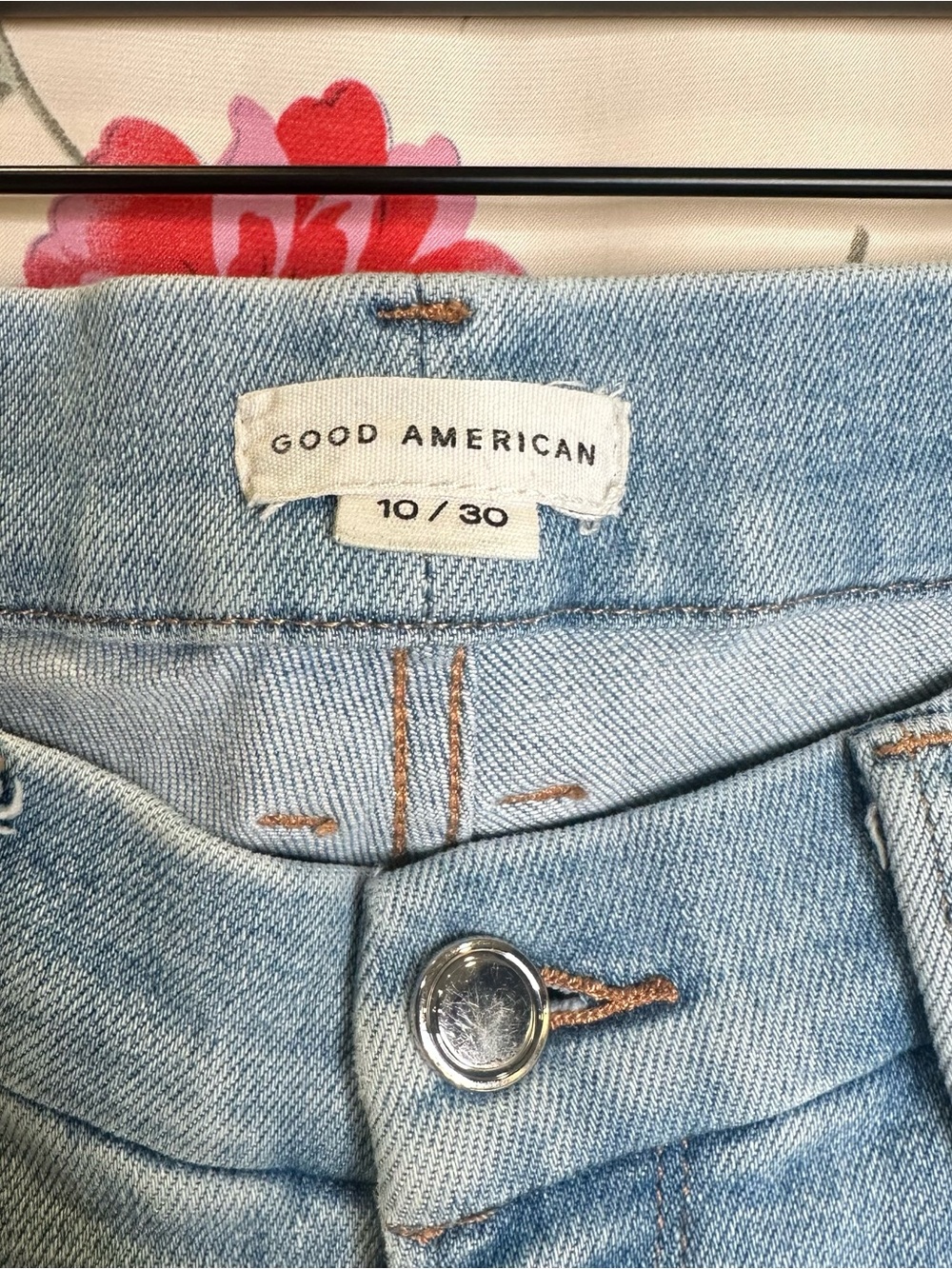 GOOD AMERICAN | Light Wash Distressed Jeans | Women’s Size 10/30 - Picture 3 of 4